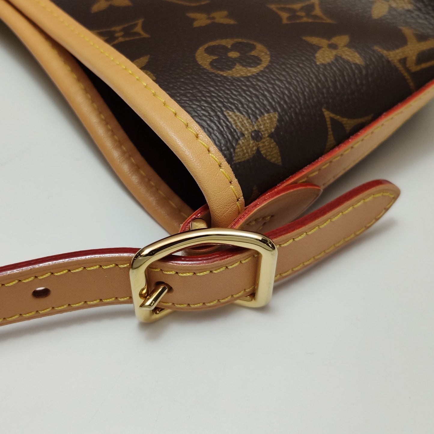 Louis Vuitton Carry All Small Monogram Shoulder Bag with Chip 250107781015595