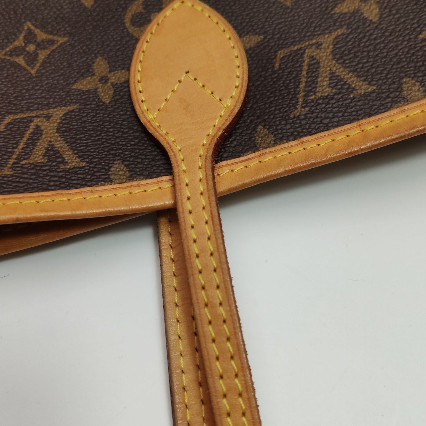 Louis Vuitton Neverfull MM Monogram Canvas Shoulder Bag 250503781176721