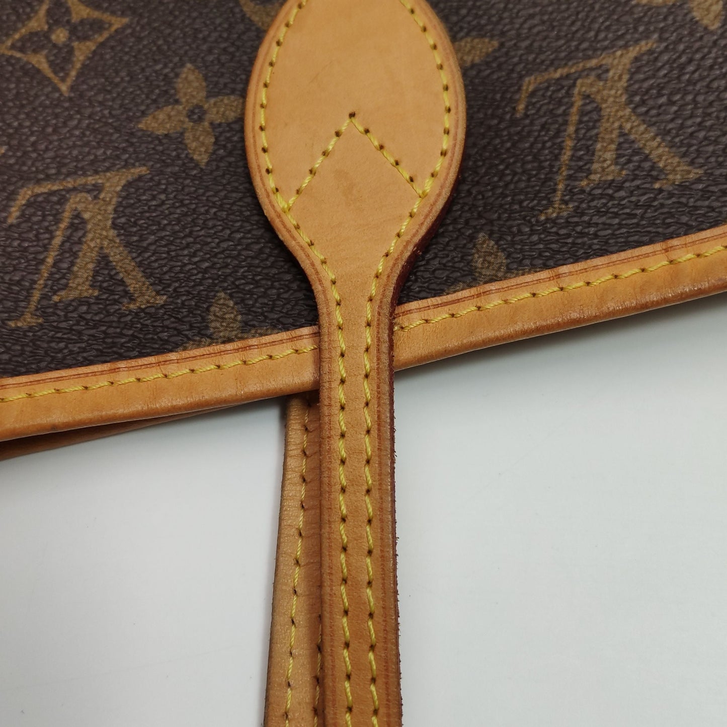 Louis Vuitton Neverfull MM Monogram Canvas Shoulder Bag 250503781176721