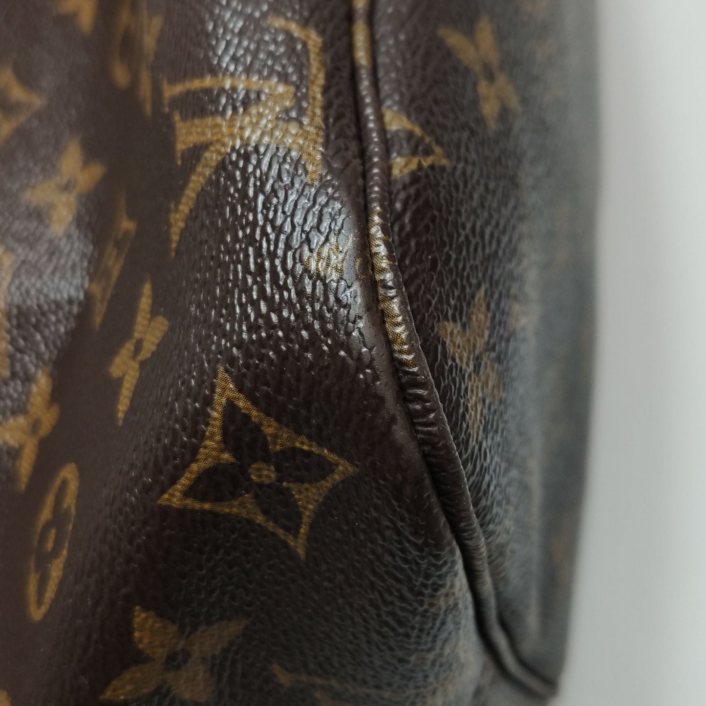 Louis Vuitton Neverfull MM Monogram Canvas Shoulder Bag 057850400444