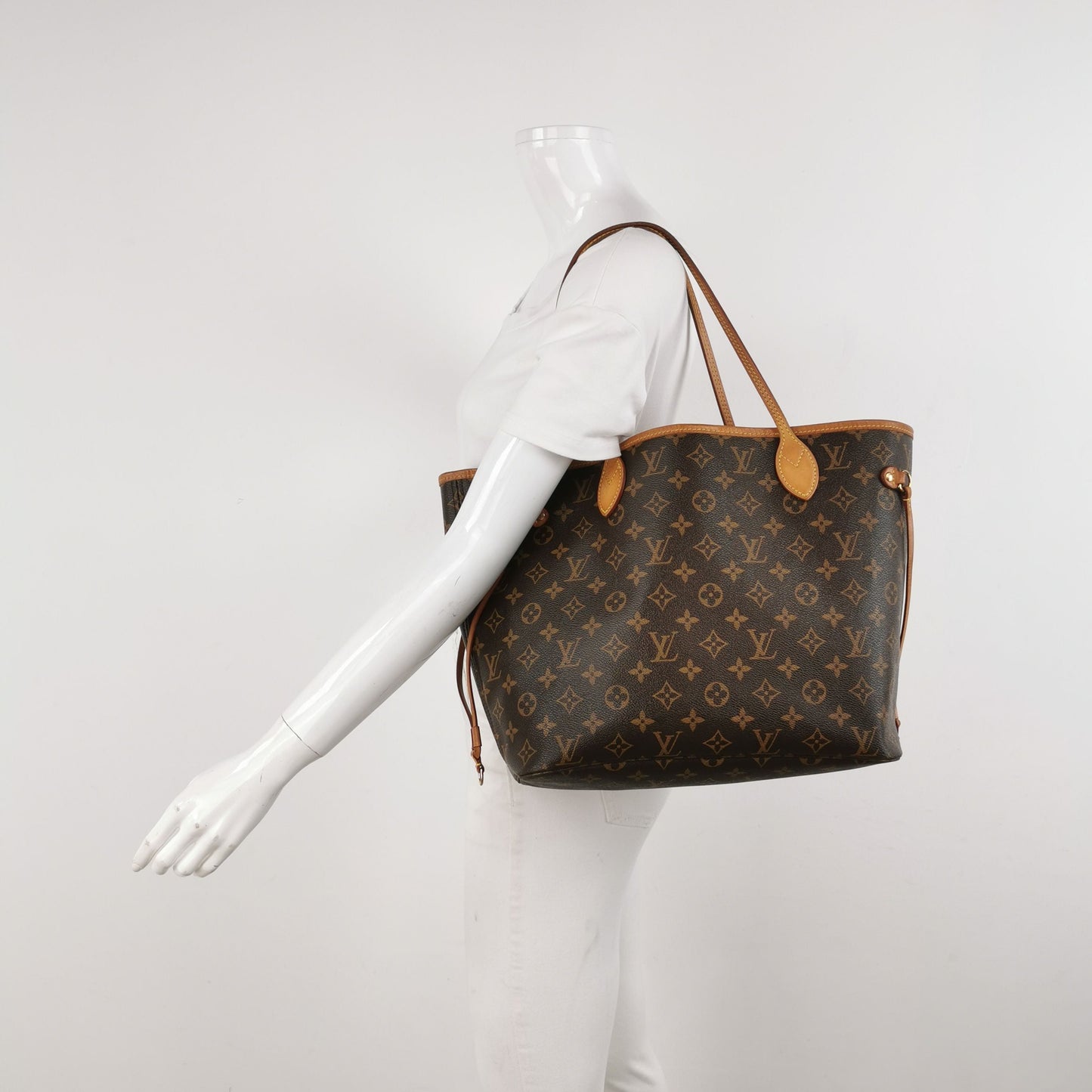 Louis Vuitton Neverfull MM Monogram Canvas Shoulder Bag 057850400444