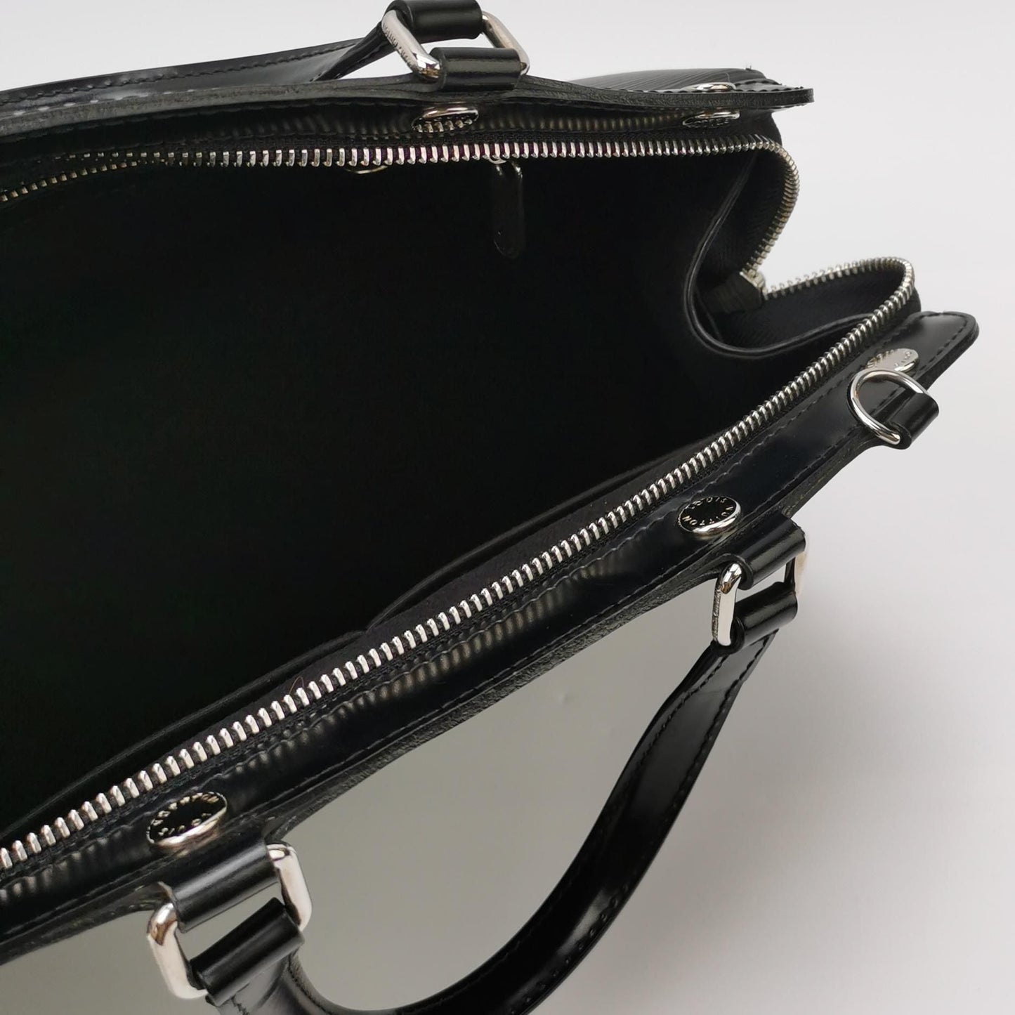 Louis Vuitton Brea Doctor Bag Medium Calfskin Water Wave Rivet Decor Shoulder Bag 250516781194991