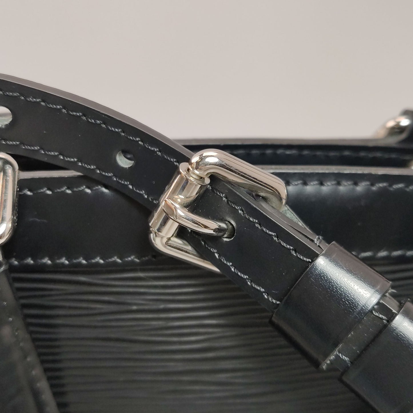Louis Vuitton Brea Doctor Bag Medium Calfskin Water Wave Rivet Decor Shoulder Bag 250516781194991