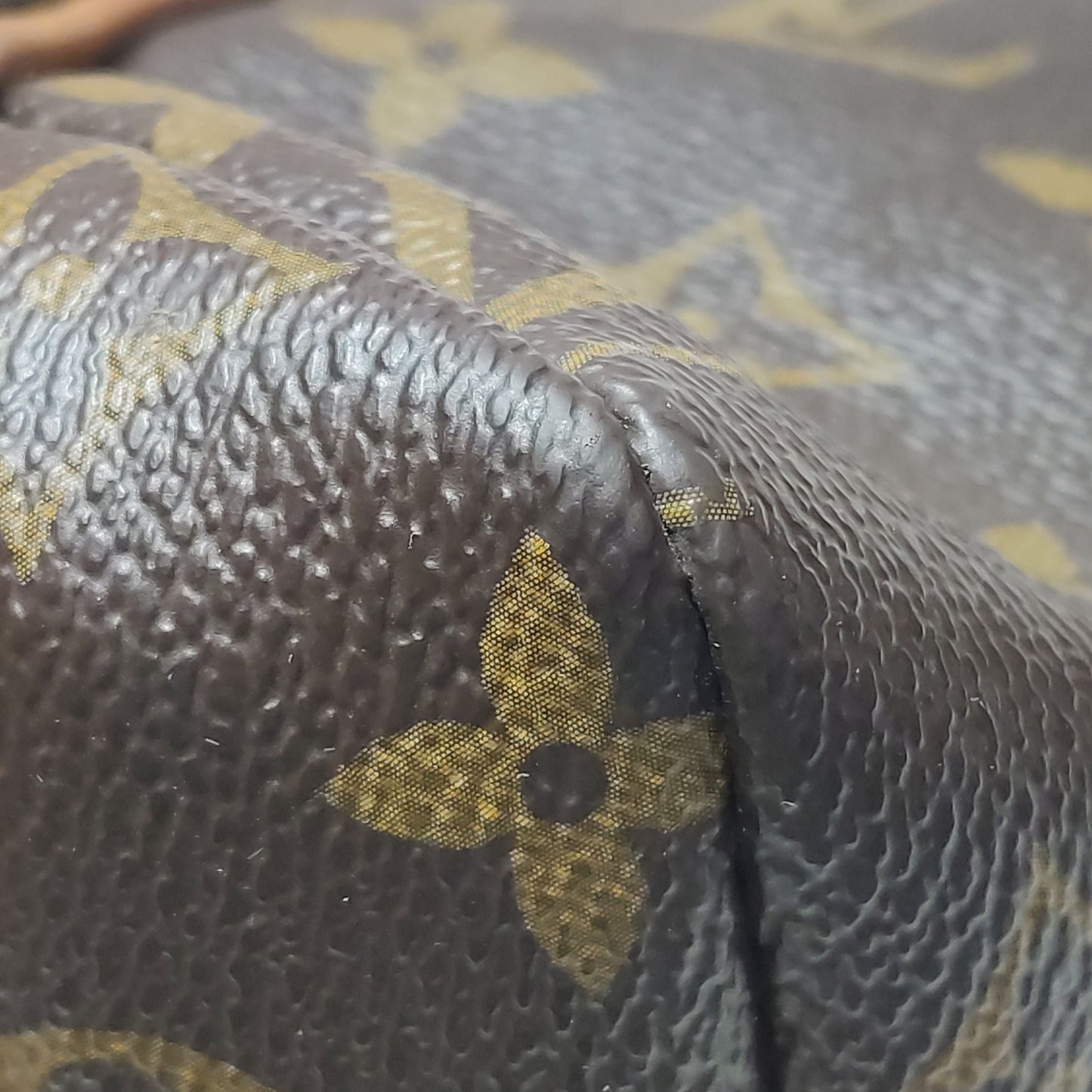 Louis Vuitton Totally MM Monogram Canvas Shoulder Bag 250514781191781