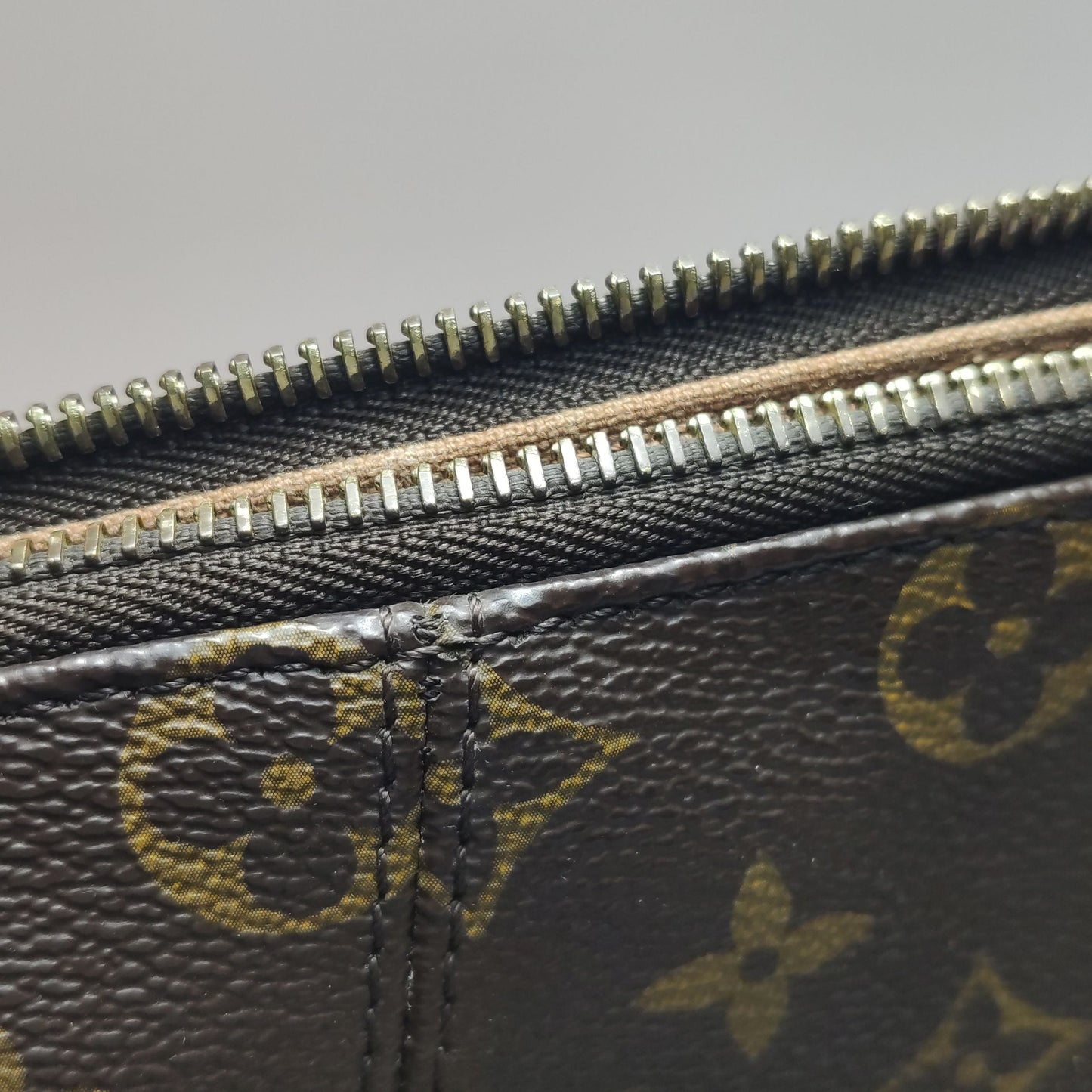 Louis Vuitton Totally MM Monogram Canvas Shoulder Bag 250514781191781