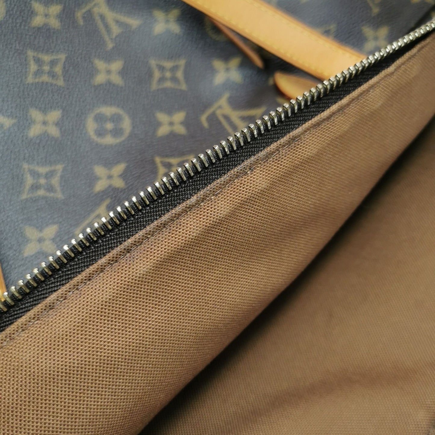 Louis Vuitton Totally Monogram Canvas Shoulder Bag 24121678985262