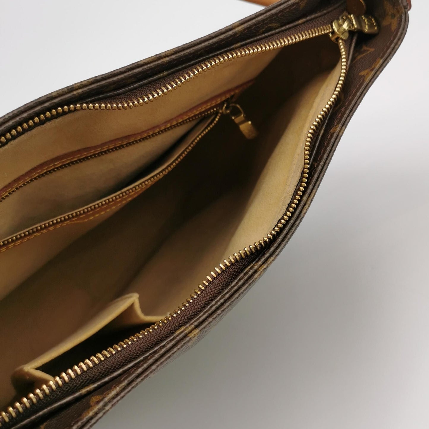 Louis Vuitton Looping Large Monogram Print Shoulder Bag 24122378993577