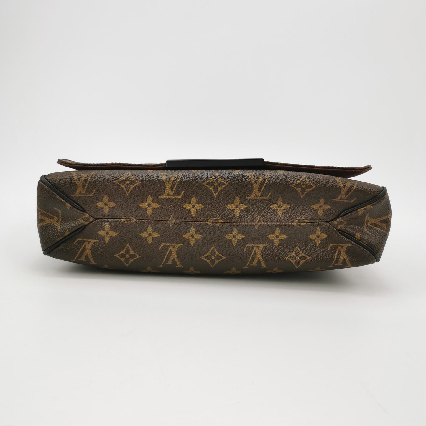 Louis Vuitton District Monogram Flap Shoulder Bag 24122578996357