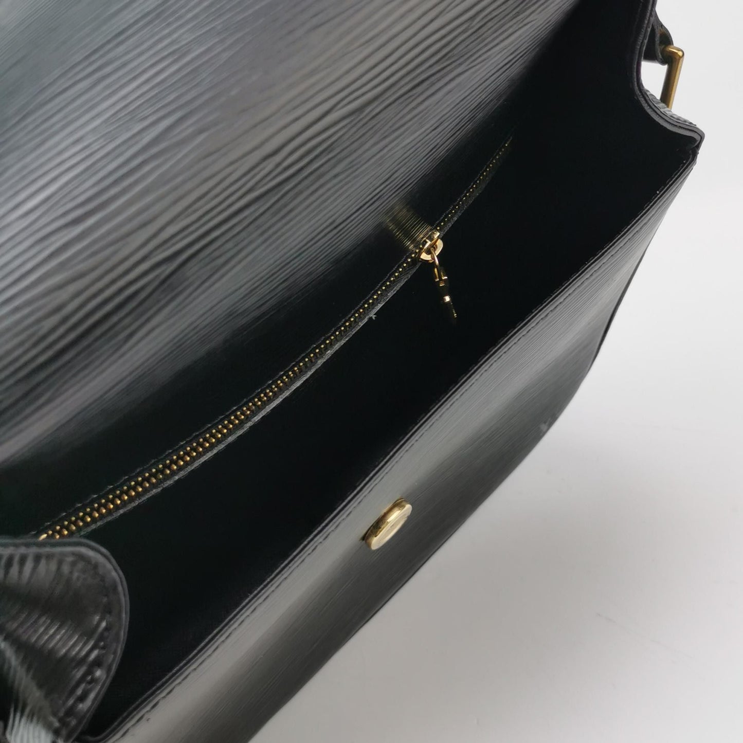 Louis Vuitton Saint Cloud Large Calfskin Water Wave Shield Buckle Vintage Crossbody Shoulder Bag 24120378969721