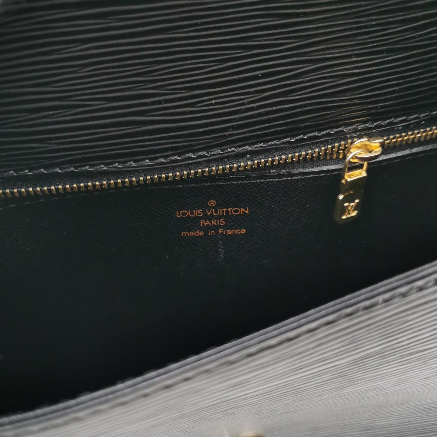 Louis Vuitton Saint Cloud Large Calfskin Water Wave Shield Buckle Vintage Crossbody Shoulder Bag 24120378969721