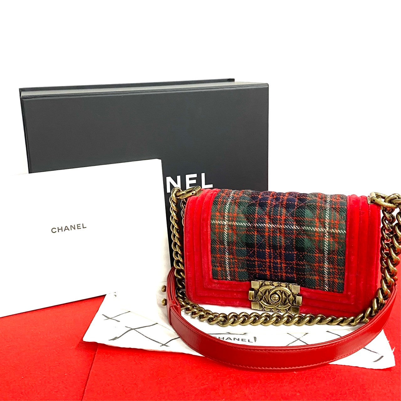 CHANEL Shoulder Bag lambskin Red Boy Chanel Matrasse