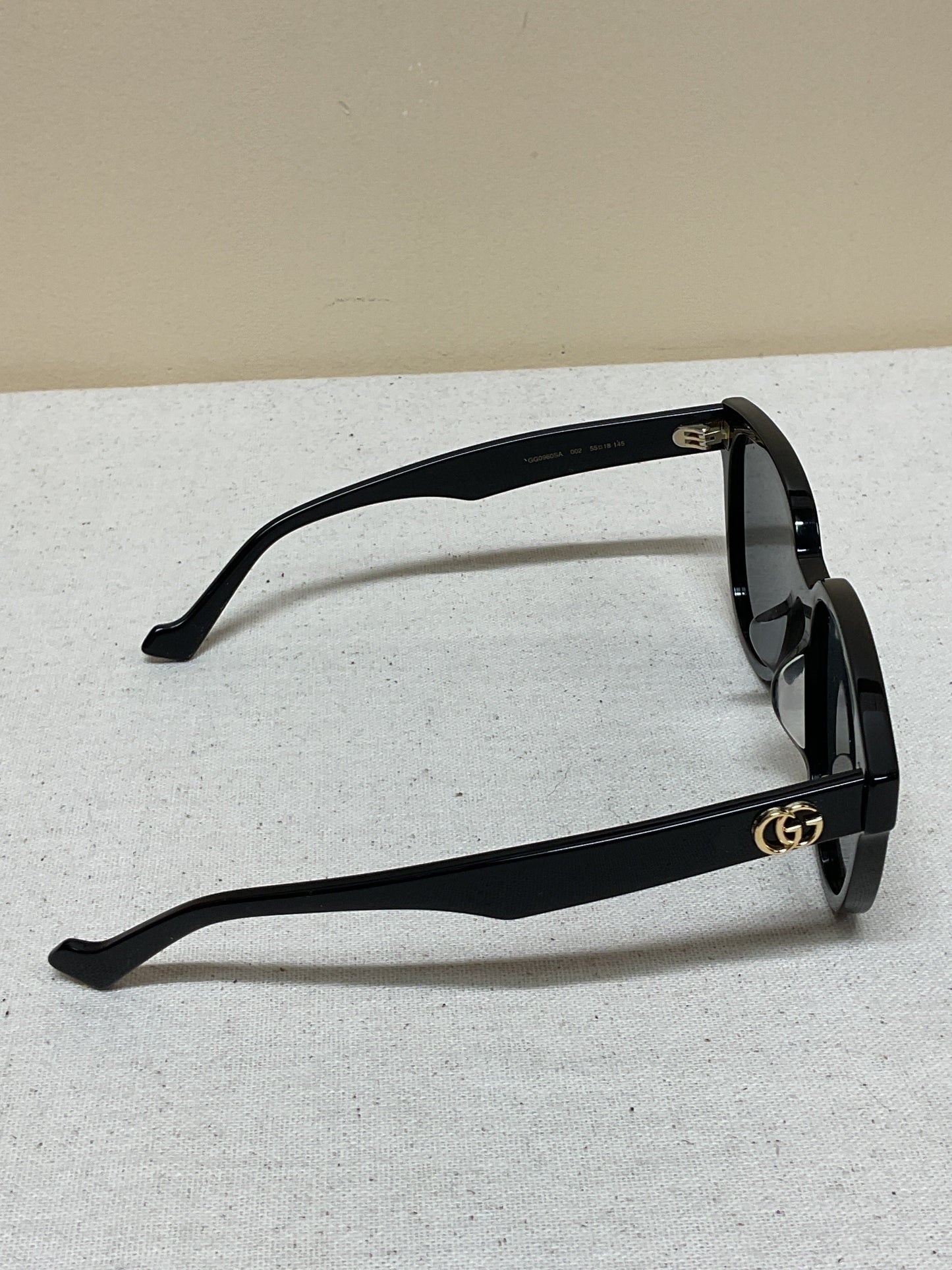 Sunglasses Luxury Designer By Gucci In Black & Gold