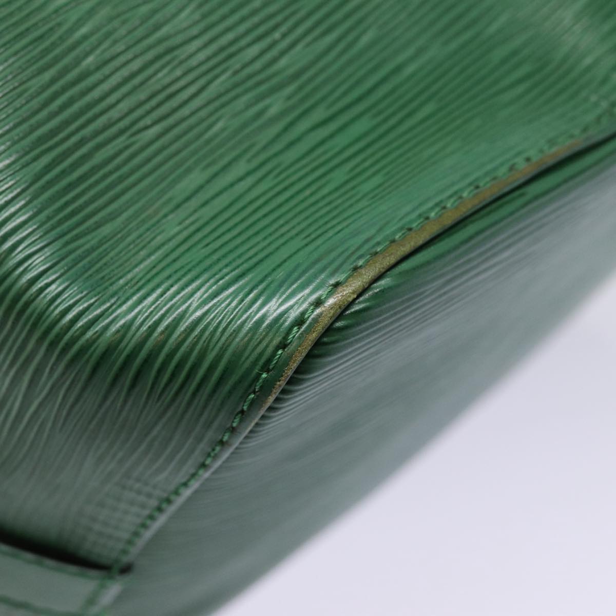 LOUIS VUITTON Epi Petit Noe Shoulder Bag Green M44102 LV Auth 84578