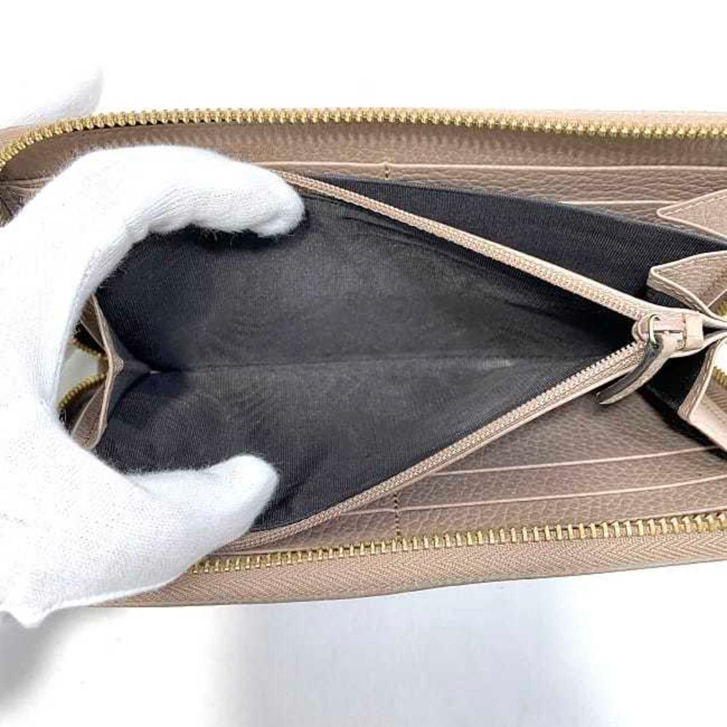 GUCCI Zip around Wallet