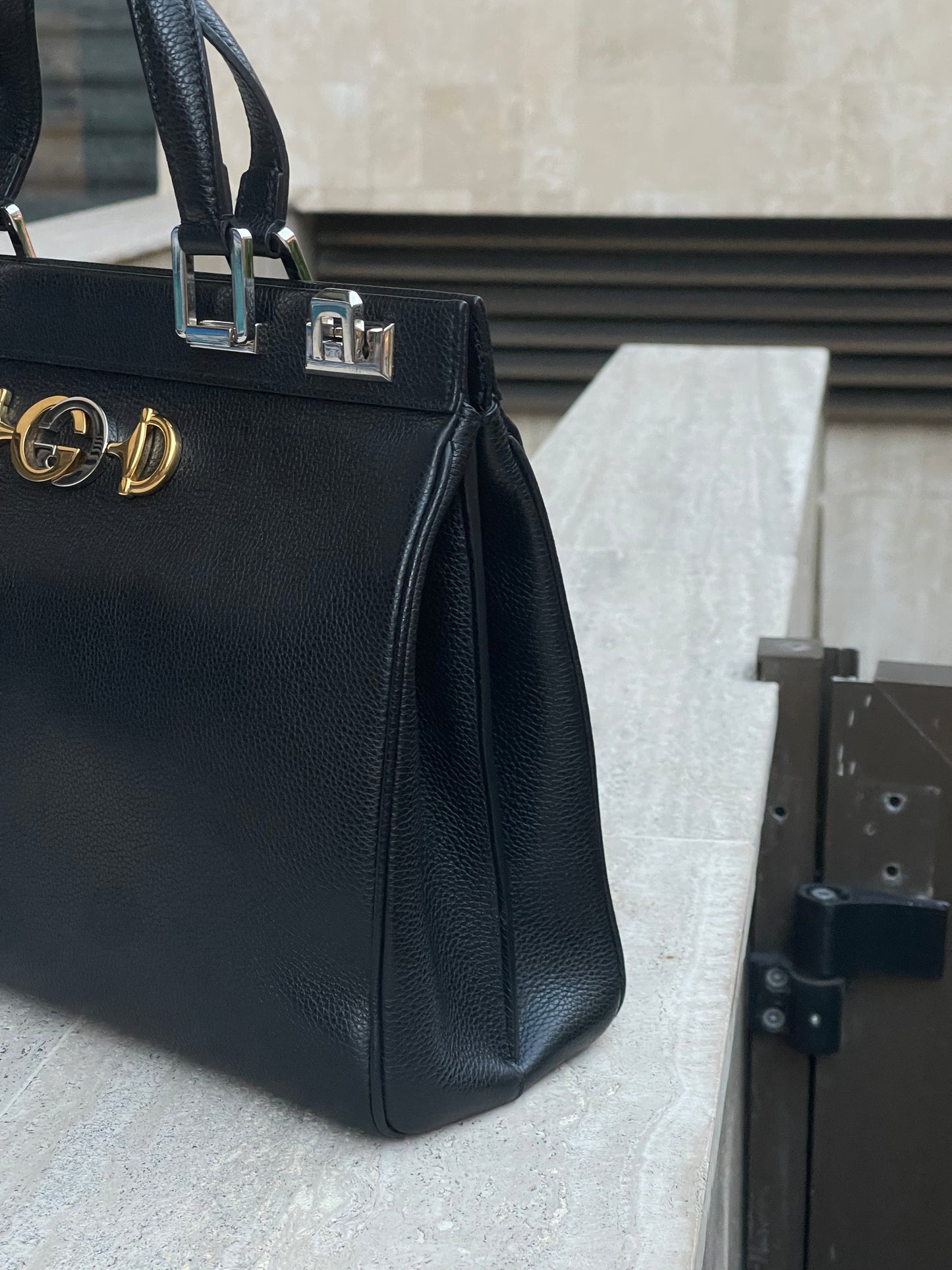 Gucci - Sac Zumi en cuir noir MM
