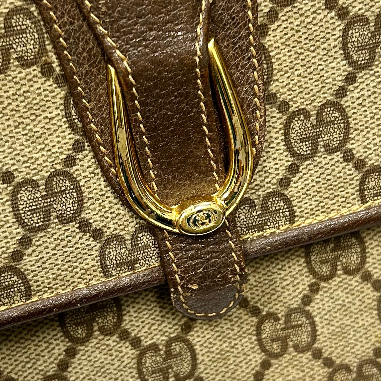 Crossbody Luxury Designer By Gucci Size: Medium