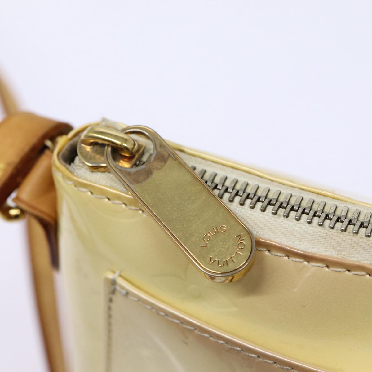 LOUIS VUITTON Monogram Vernis Minna Street Shoulder Bag Perle M91509 Auth 87870