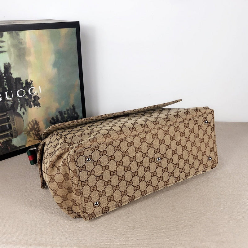Gucci Bags - The Tote 915