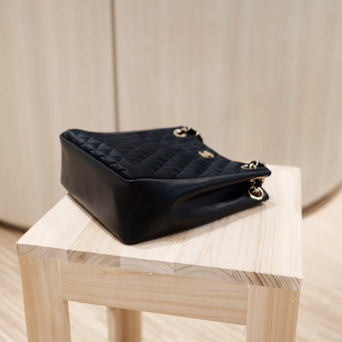 Chanel vintage shoulder bag