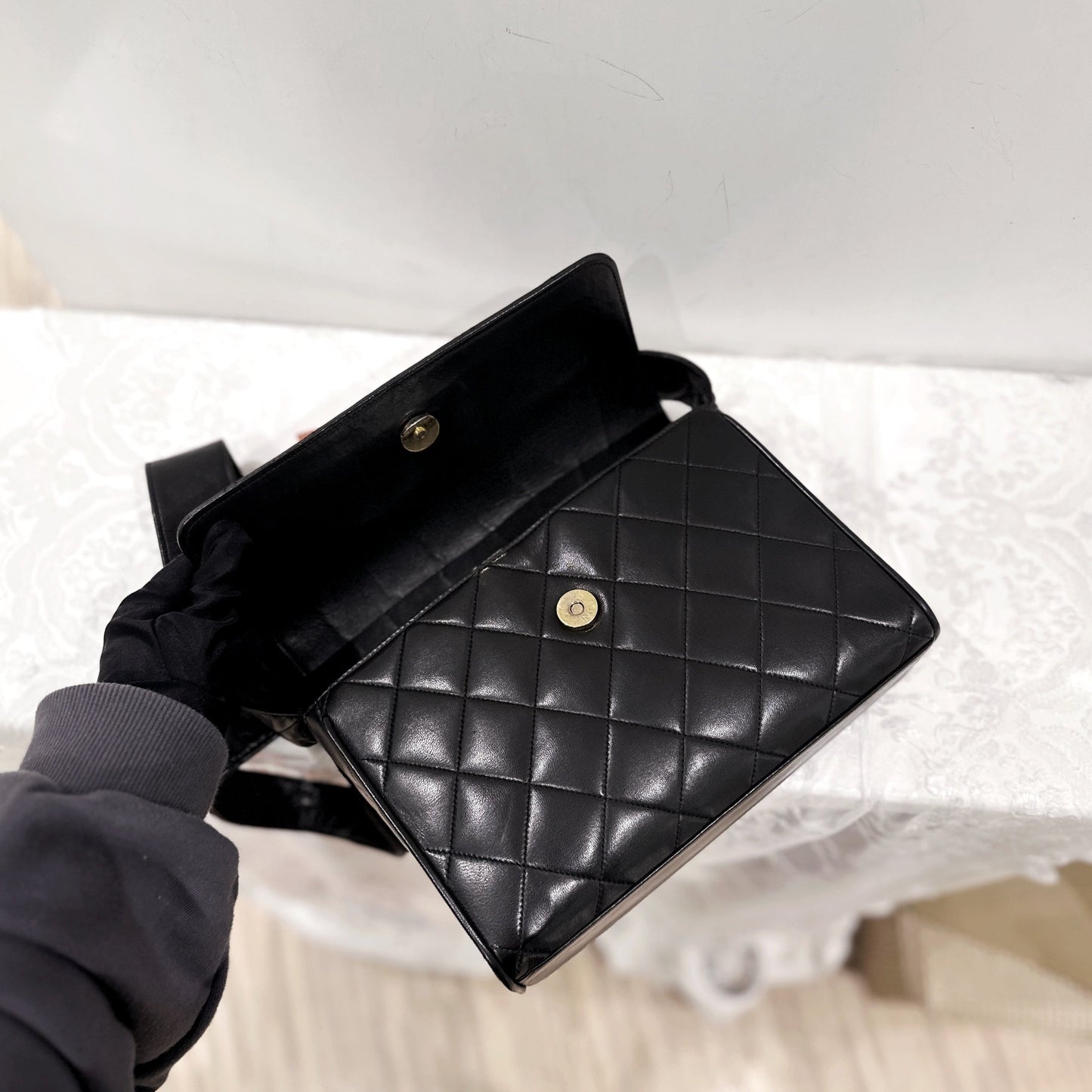 Chanel vintage so black shoulder bag