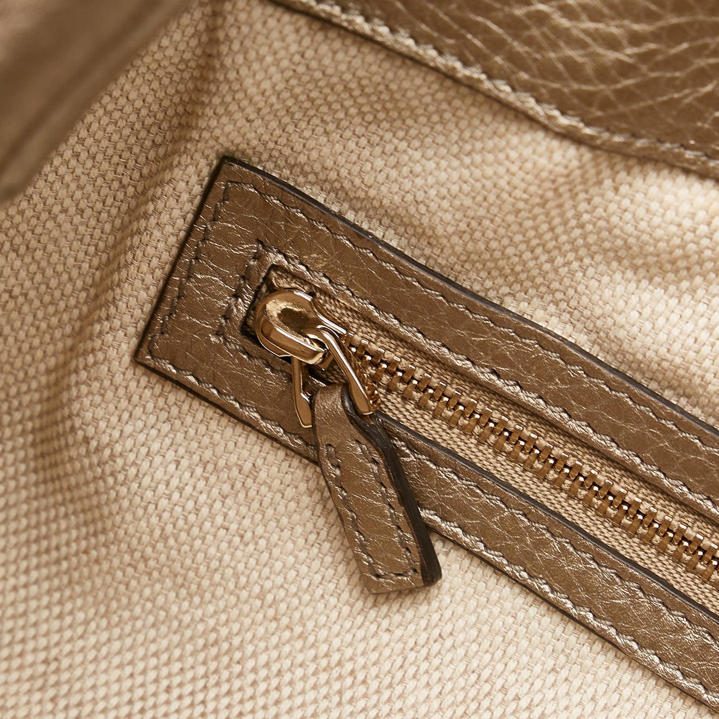 Gucci Medium Soho Chain Tote Tote Bag