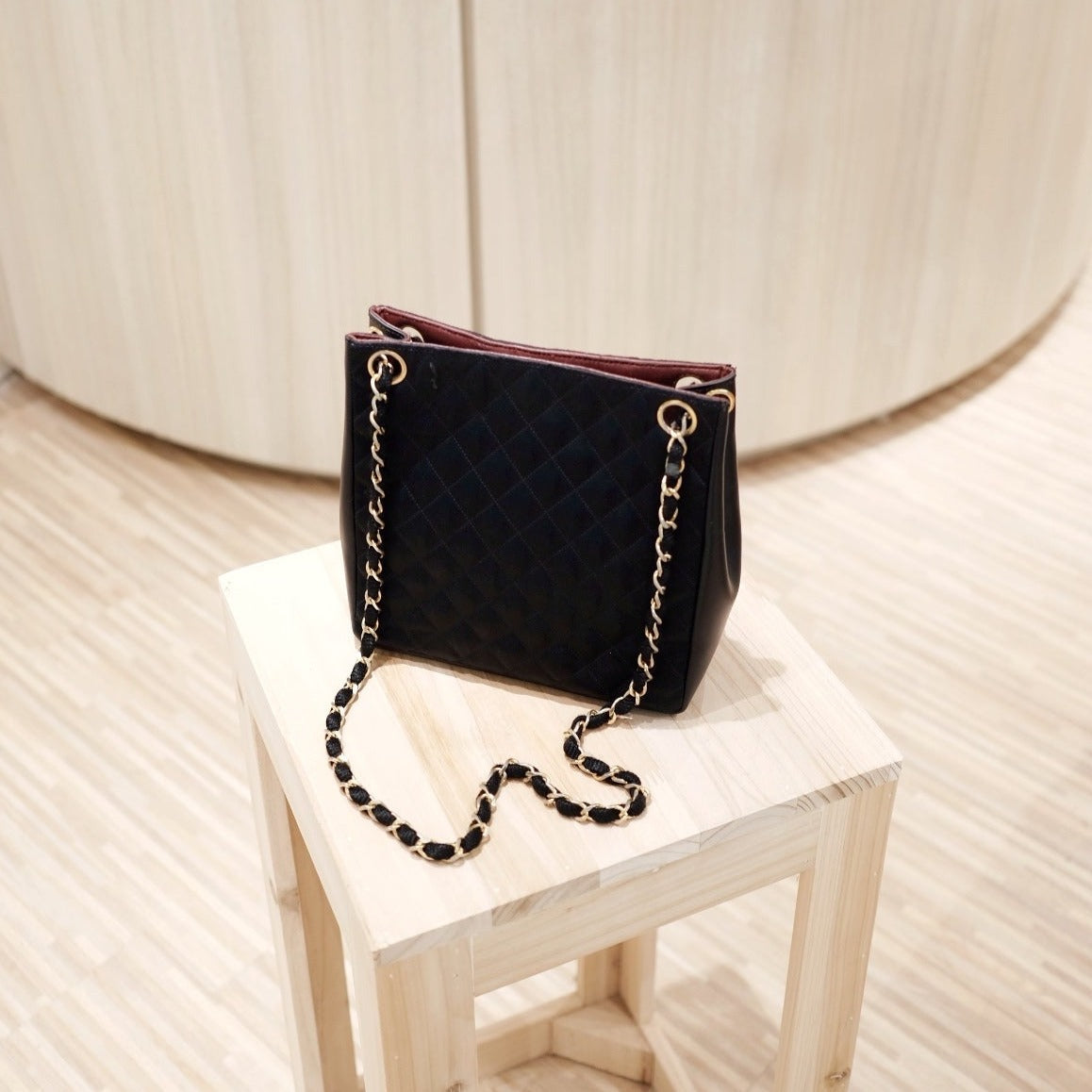 Chanel vintage shoulder bag