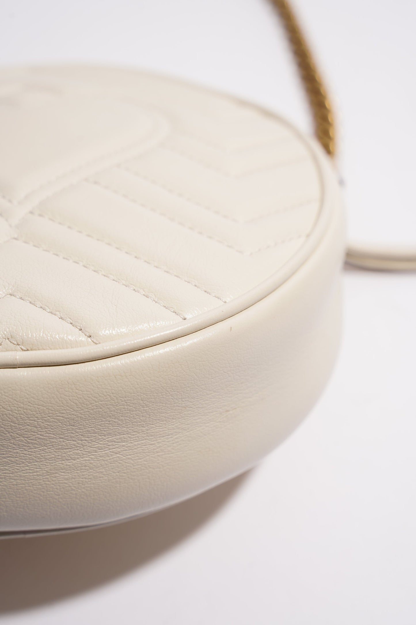 Gucci Womens Marmont Round Bag White / Gold