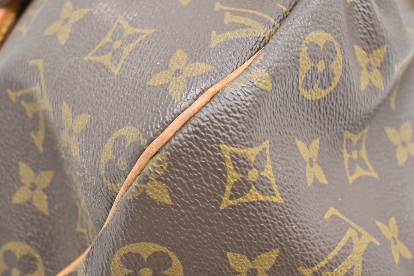 Louis Vuitton Saumur 43 in Monogram Canvas