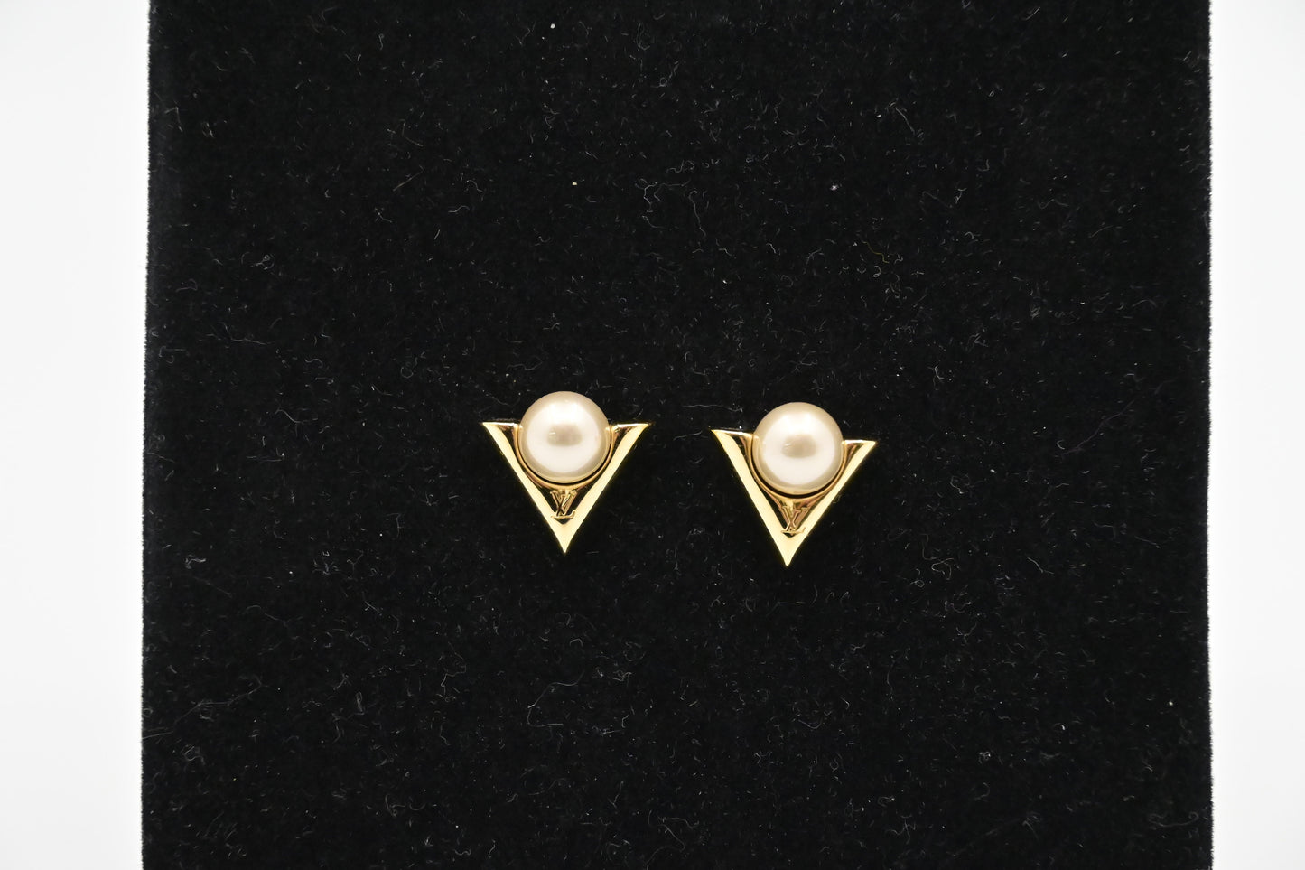 Louis Vuitton V for Vuitton Pearl And Metal Earrings