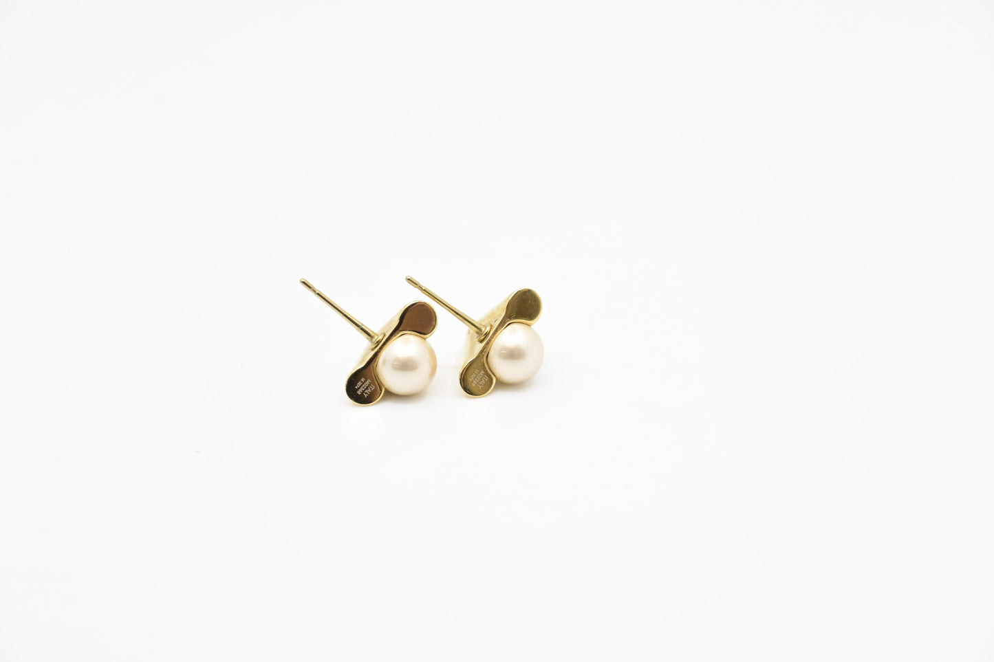 Louis Vuitton V for Vuitton Pearl And Metal Earrings