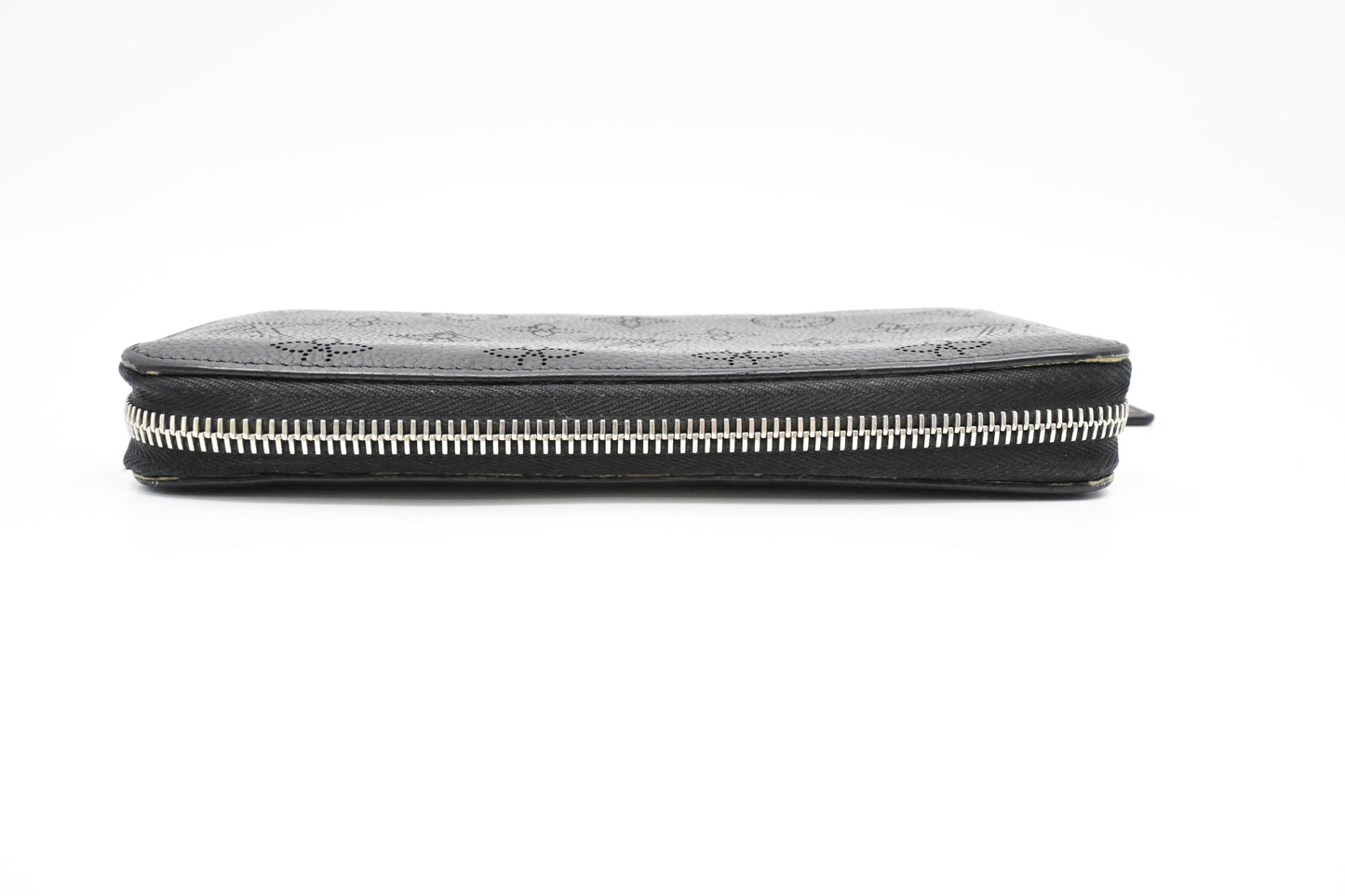 Louis Vuitton Long Zippy Wallet in Black Mahina Leather