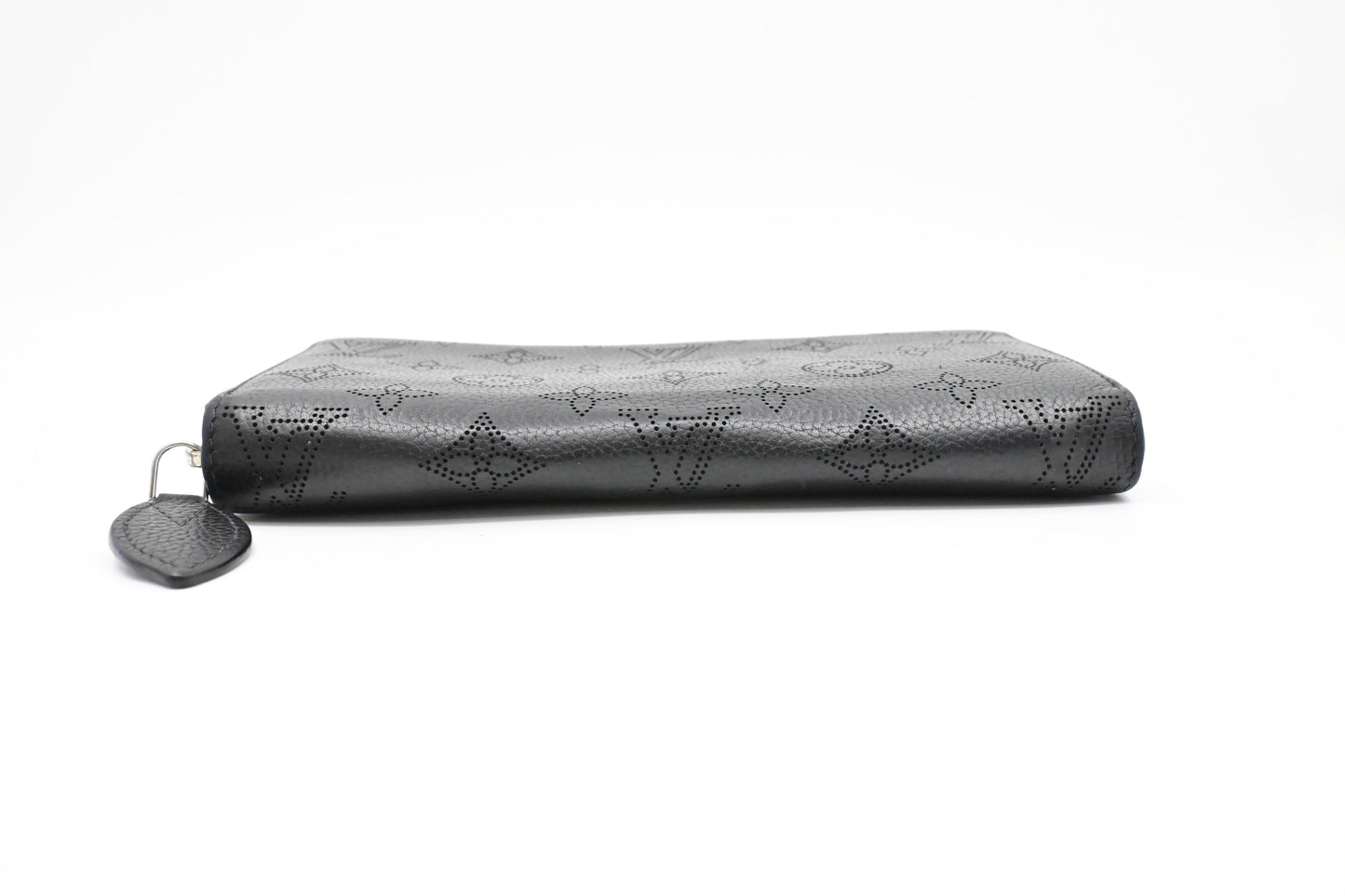 Louis Vuitton Long Zippy Wallet in Black Mahina Leather