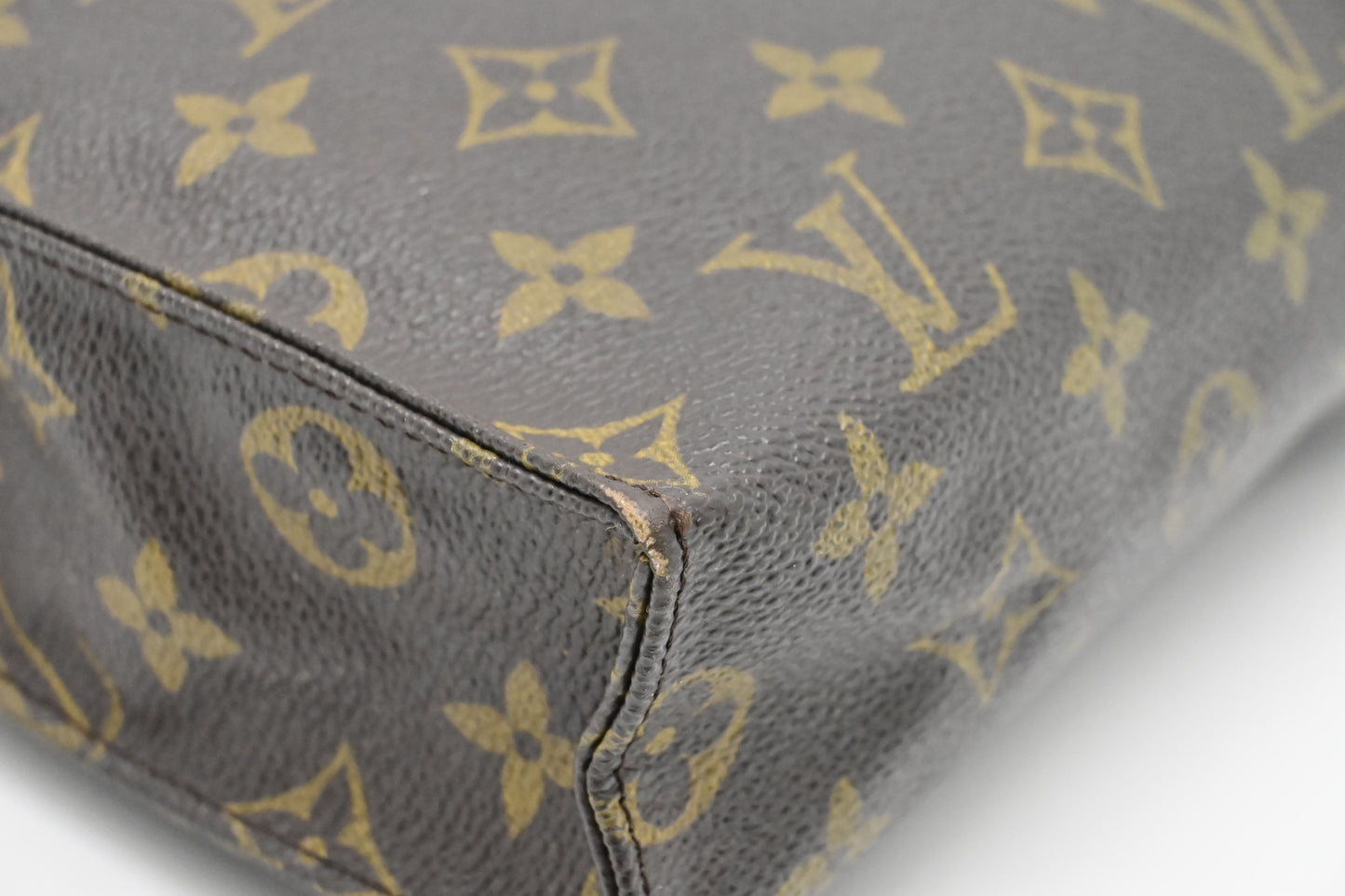 Louis Vuitton Toiletry 26 in Monogram Canvas