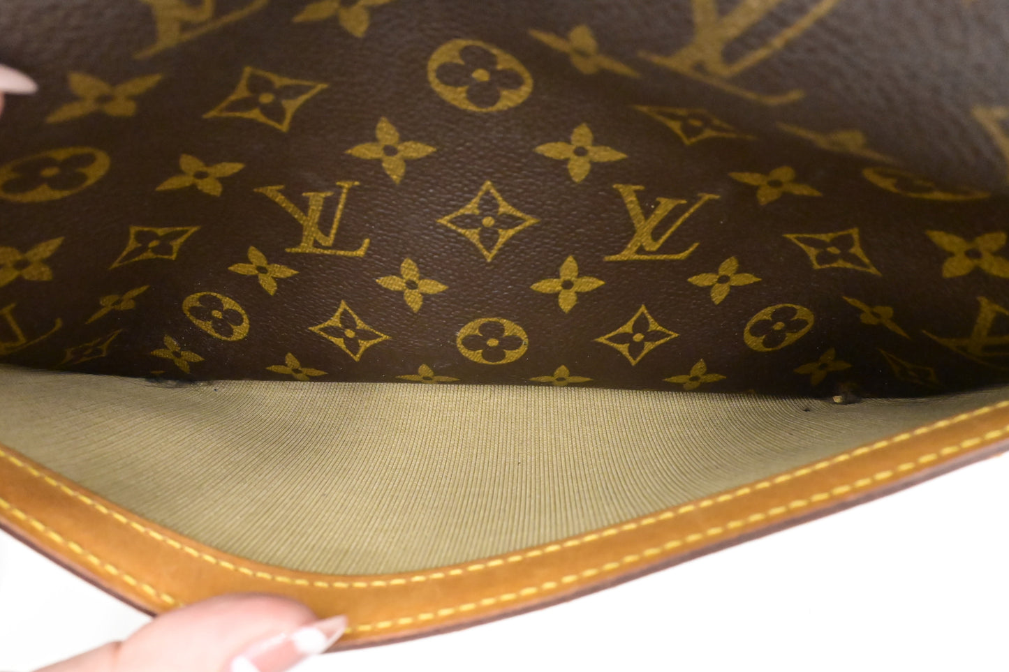 Louis Vuitton Reporter PM in Monogram Canvas