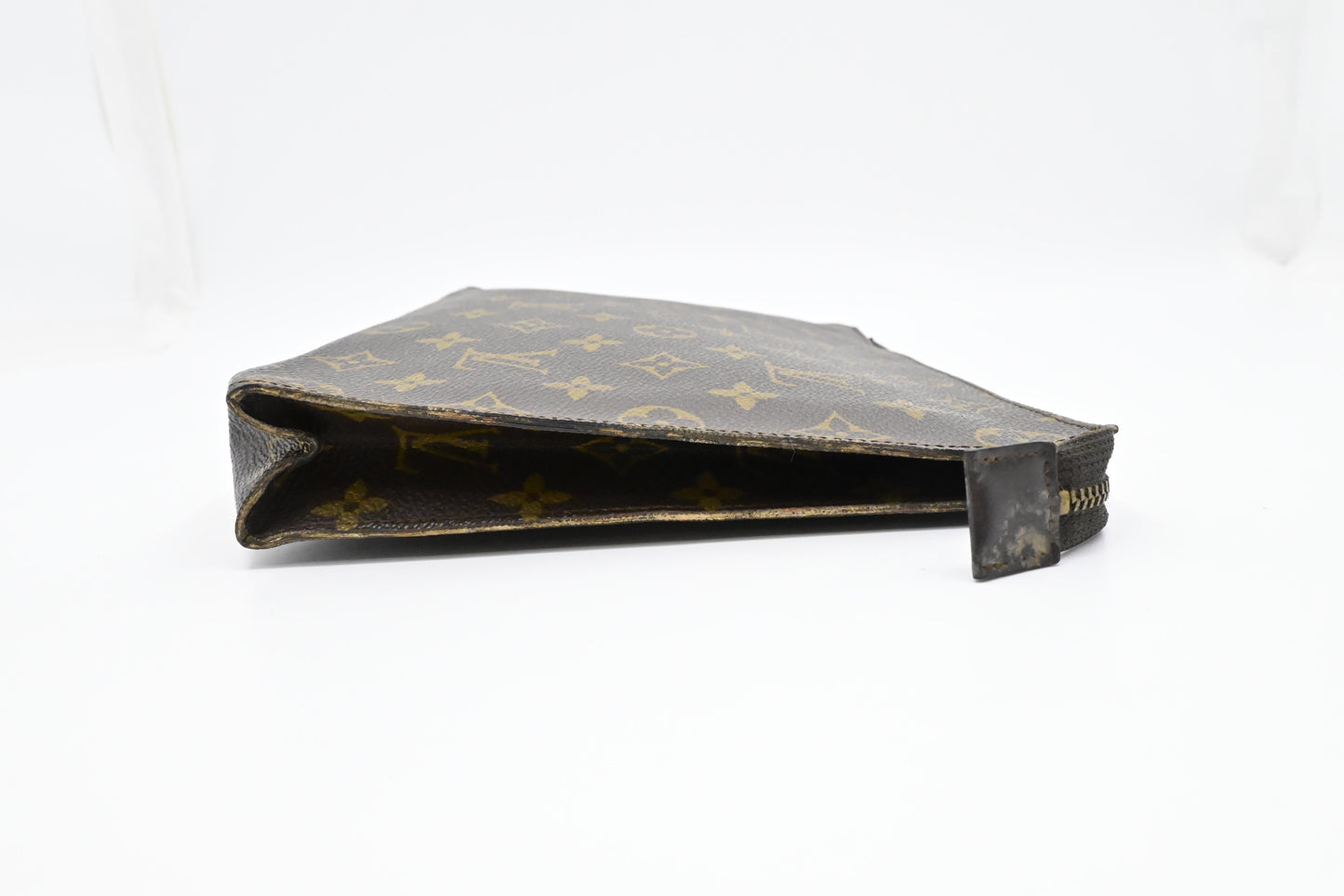 Louis Vuitton Toiletry 26 in Monogram Canvas