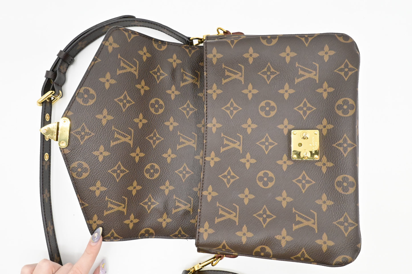 Louis Vuitton Pochette Métis in Monogram Canvas