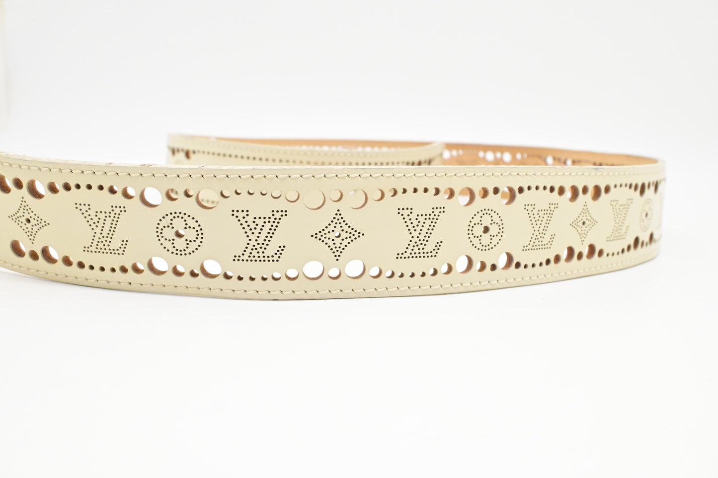 Louis Vuitton Phoenix Belt in Cream Mahina Leather