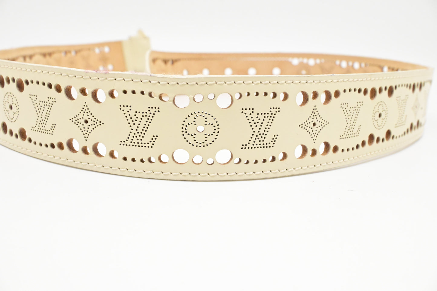 Louis Vuitton Phoenix Belt in Cream Mahina Leather