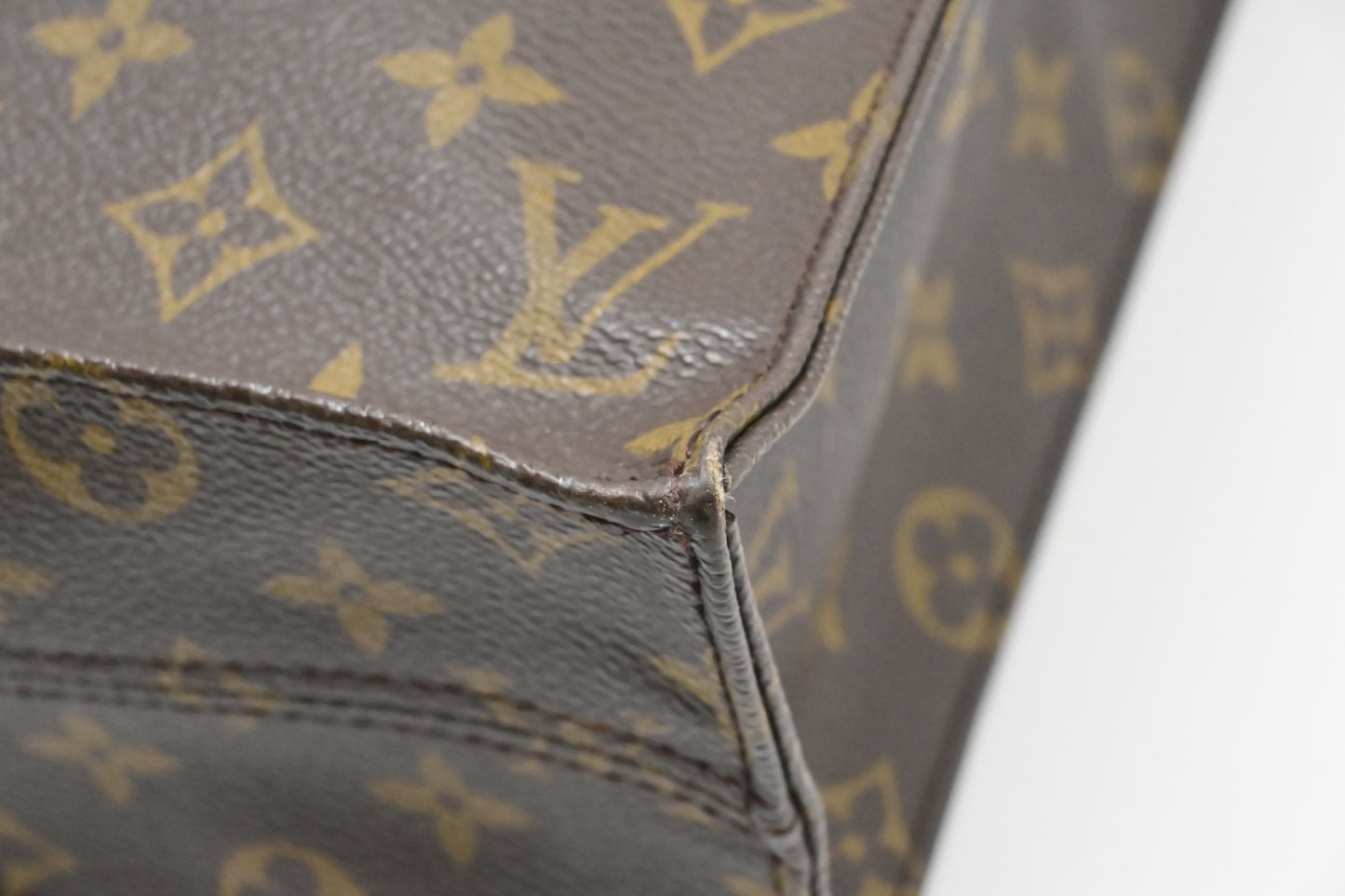 Louis Vuitton Sac Plat in Monogram Canvas