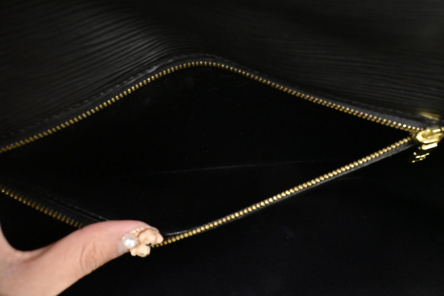 Louis Vuitton Sellier Dragonne in Black Epi Leather