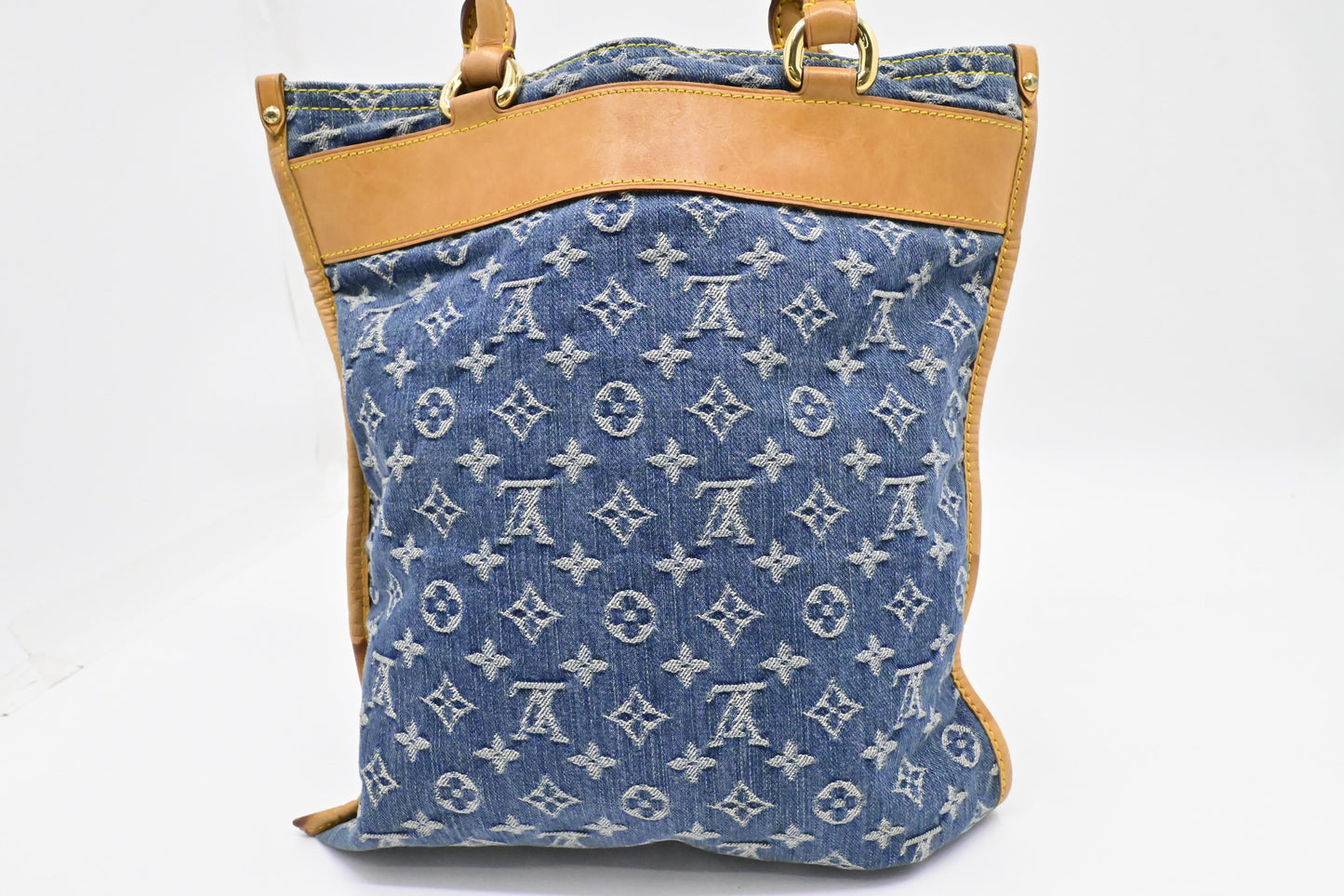 Louis Vuitton Sac Plat in Monogram Denim