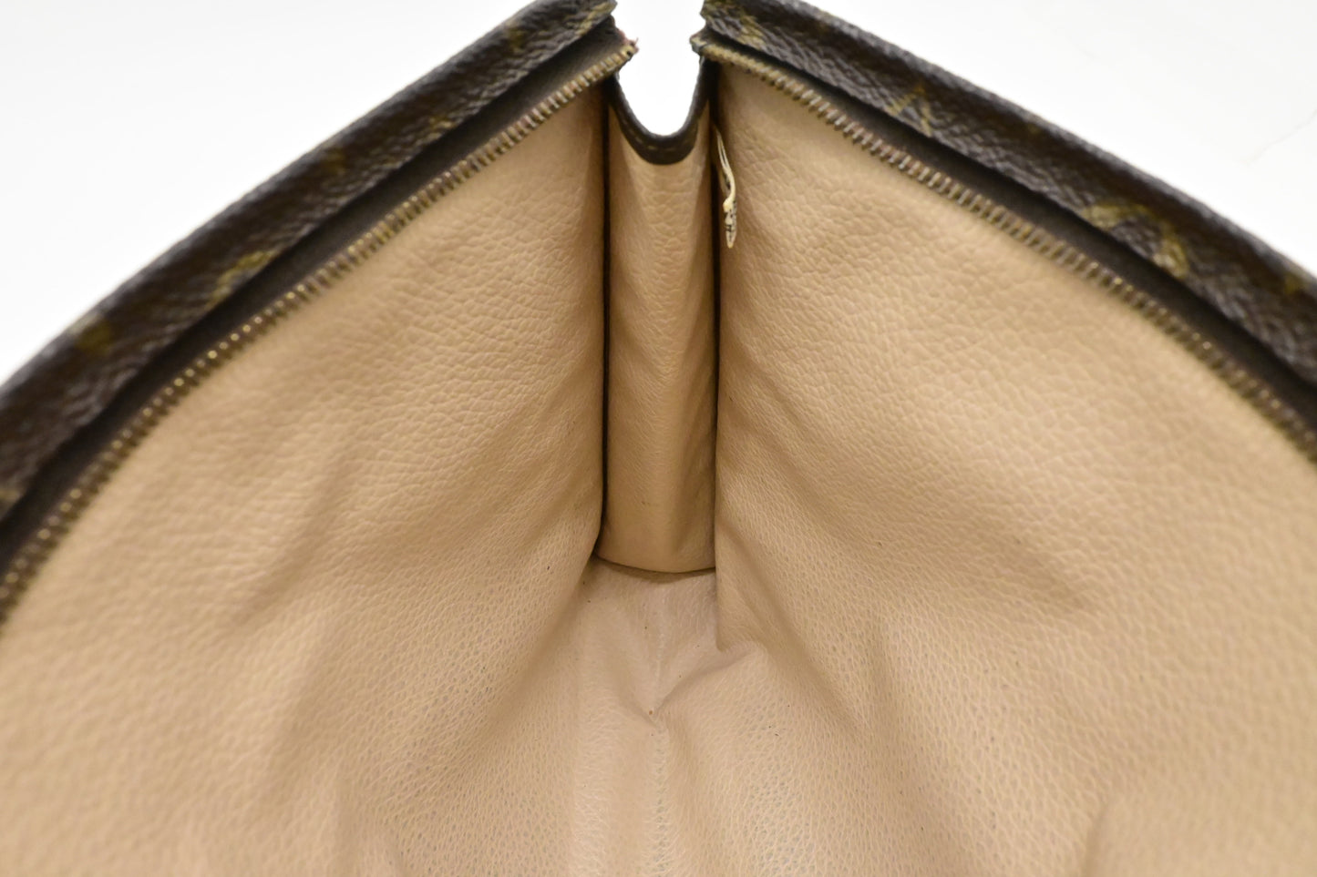 Louis Vuitton Toiletry 26 in Monogram Canvas