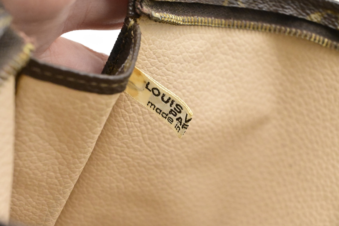Louis Vuitton Toiletry 26 in Monogram Canvas
