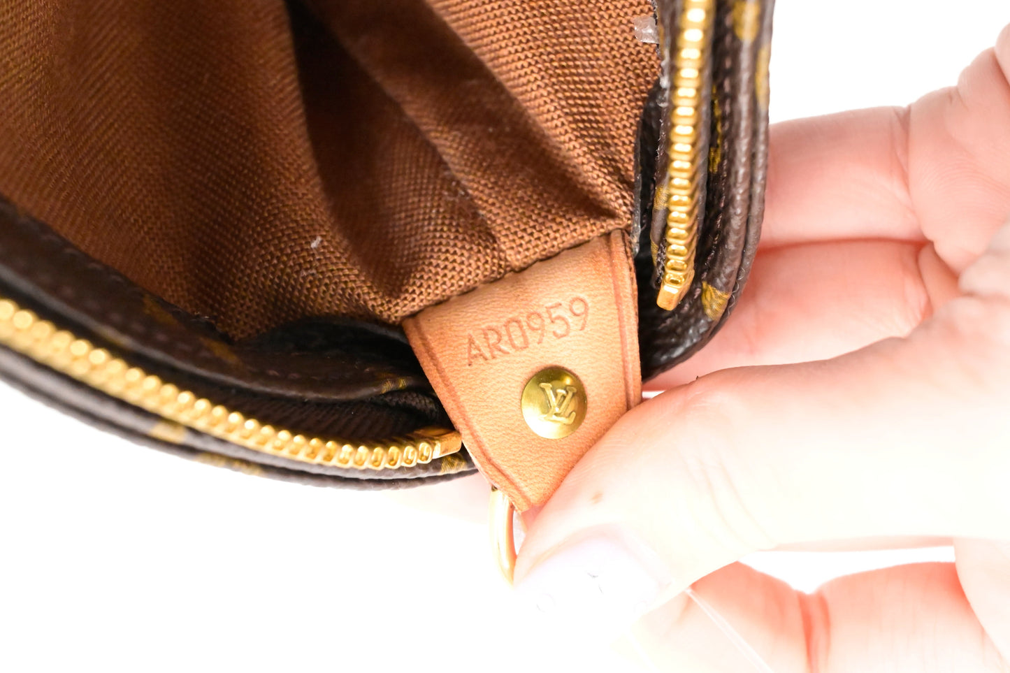 Louis Vuitton Cabas Mezzo in Monogram Canvas