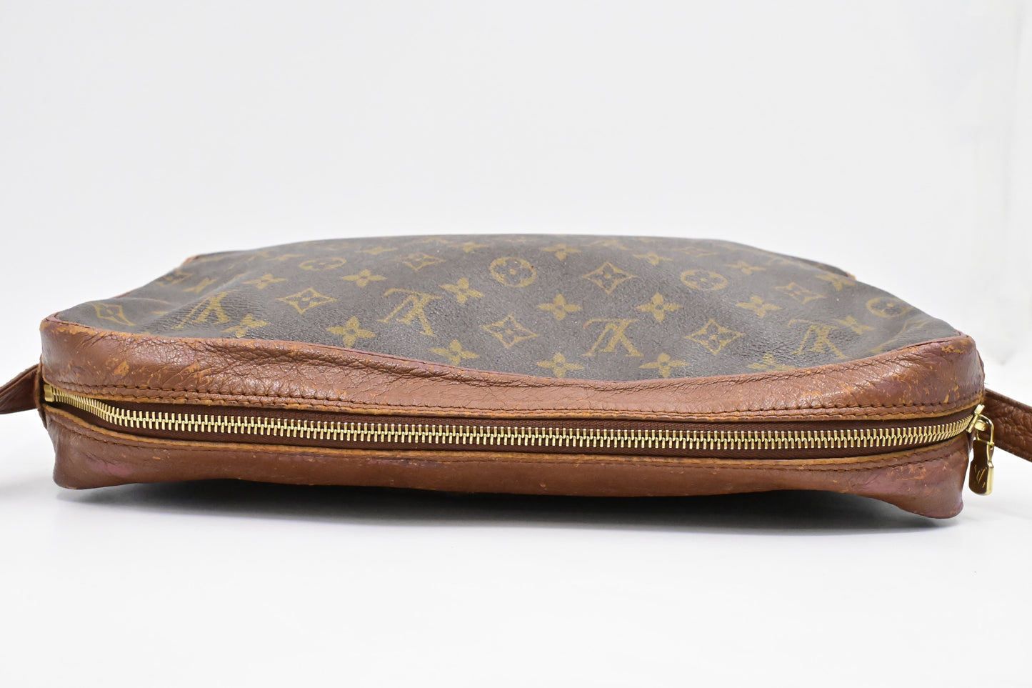 Louis Vuitton Sac Bandouliere in Monogram Canvas
