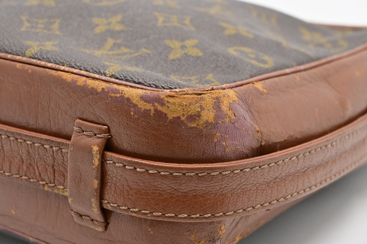 Louis Vuitton Sac Bandouliere in Monogram Canvas