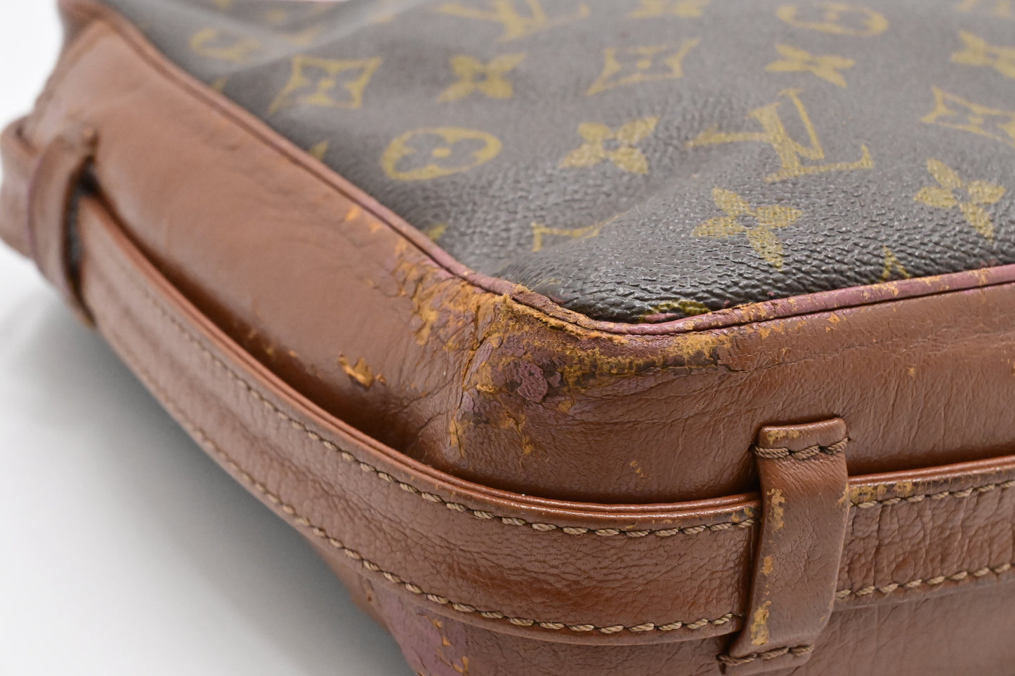 Louis Vuitton Sac Bandouliere in Monogram Canvas