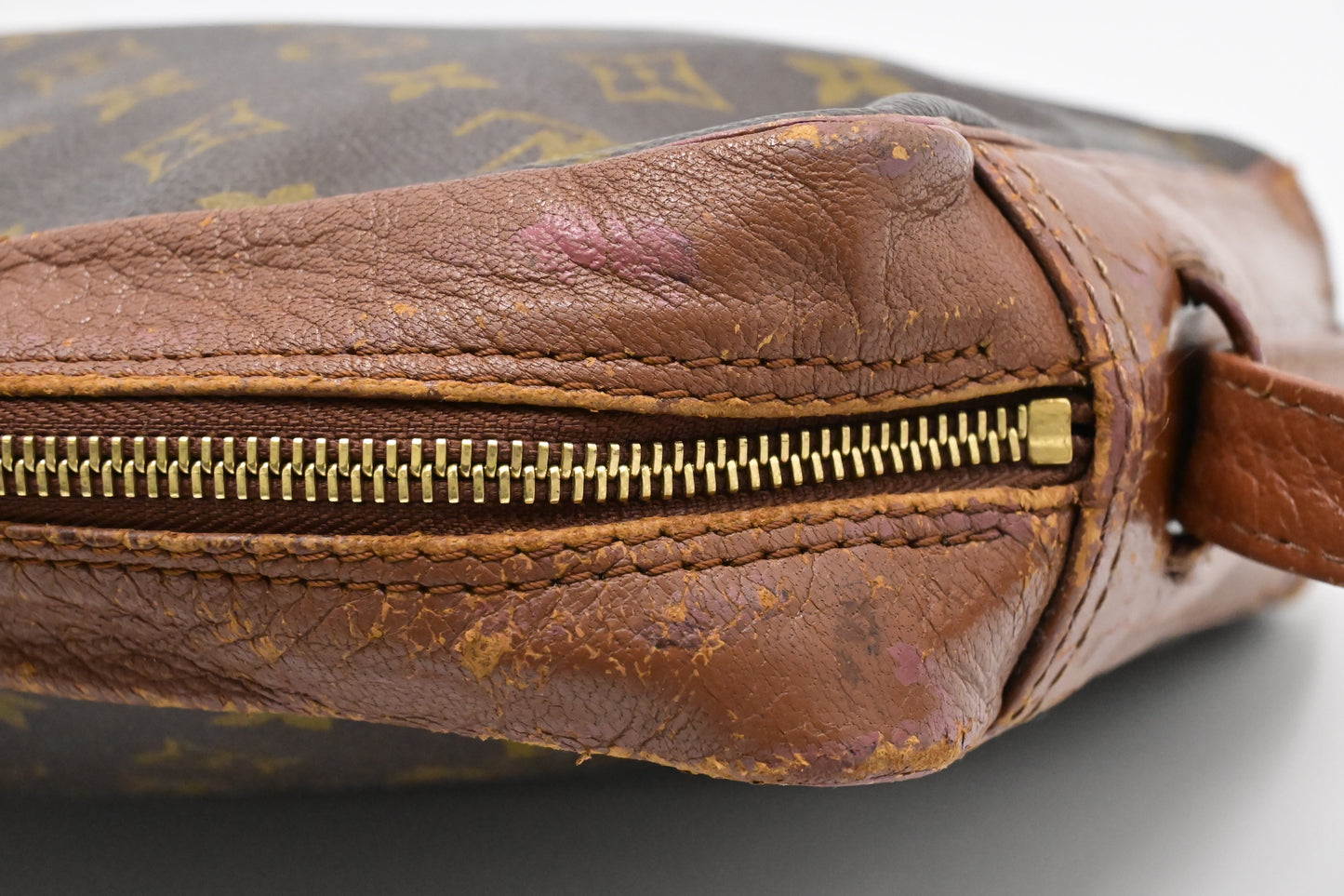 Louis Vuitton Sac Bandouliere in Monogram Canvas