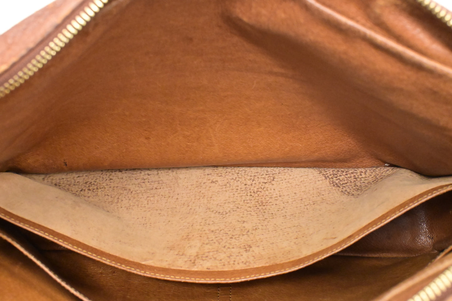 Louis Vuitton Sac Bandouliere in Monogram Canvas