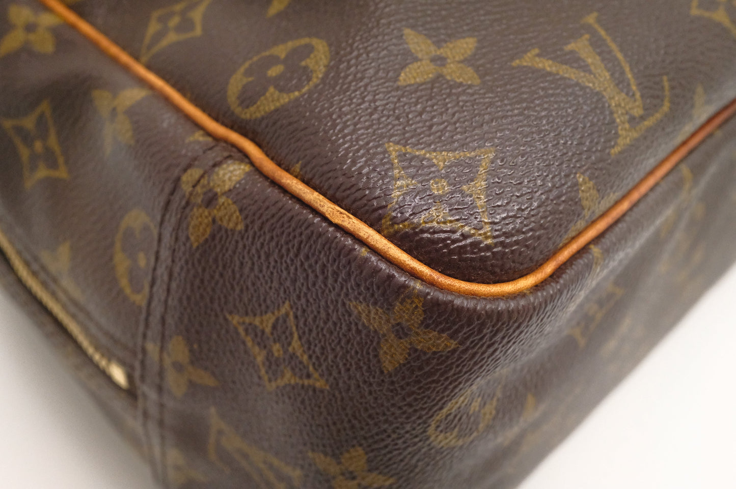 Louis Vuitton Deauville in Monogram Canvas